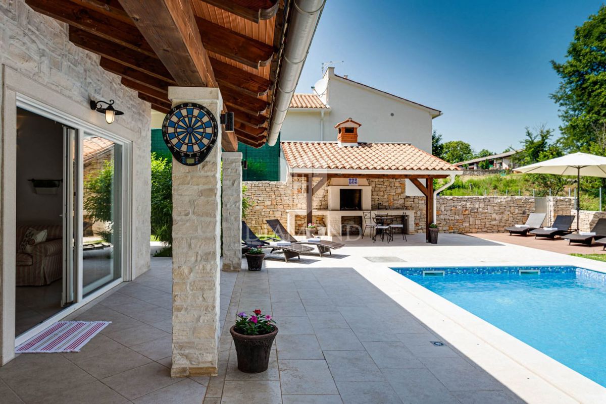 Albona, Villa con piscina