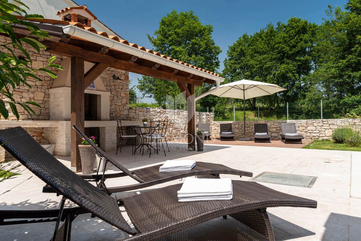 Albona, Villa con piscina