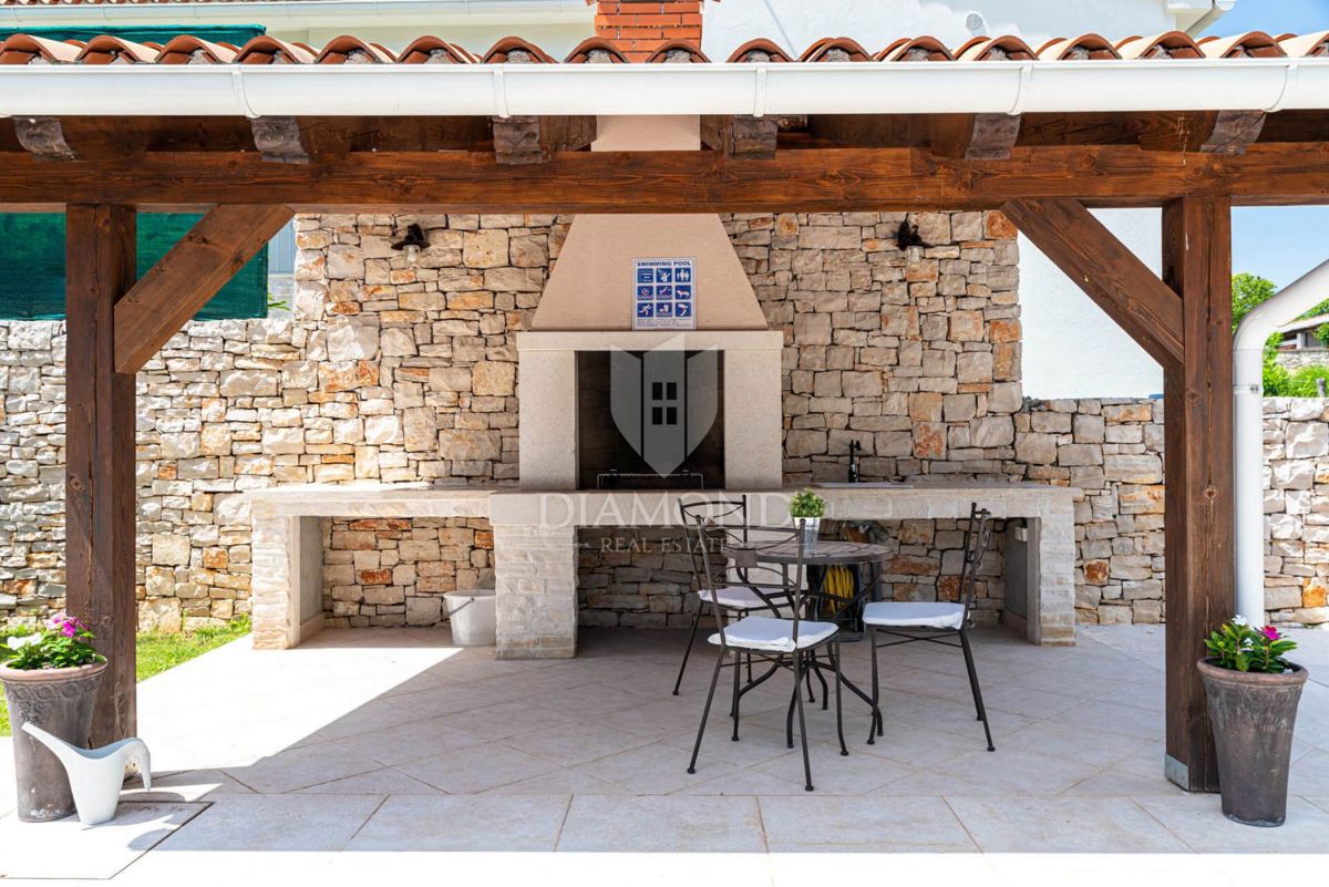 Albona, Villa con piscina