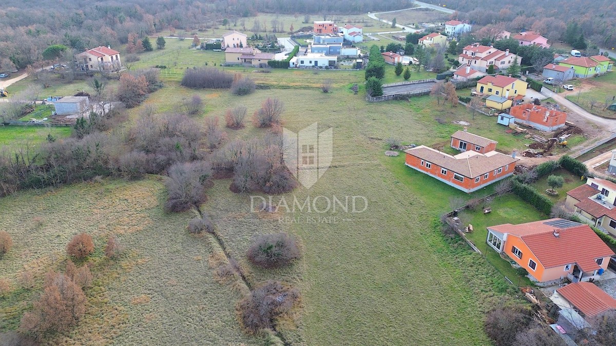 Albona, dintorni, terreno edificabile vicino alla città