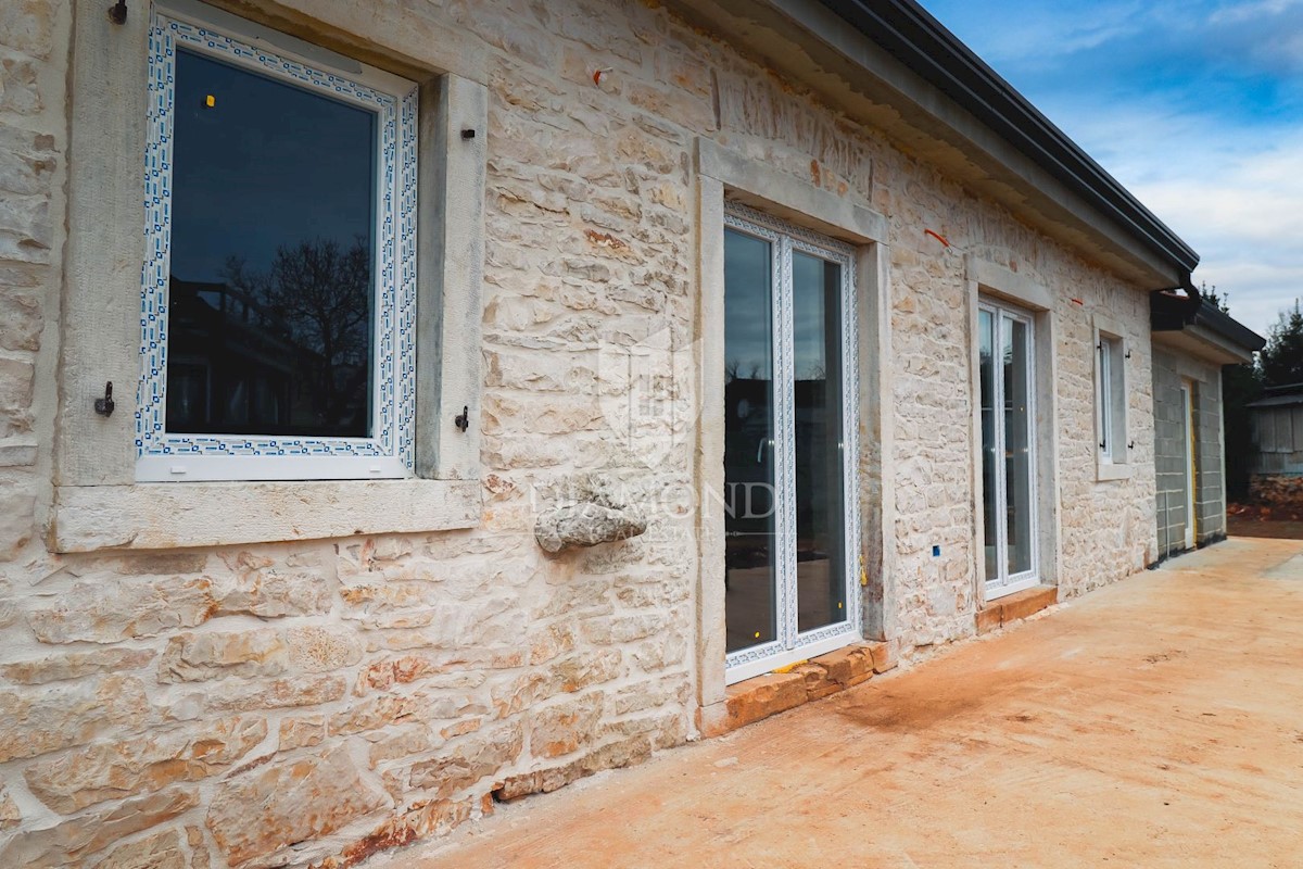 Opportunità! Casa singola con piscina ed ampio giardino!