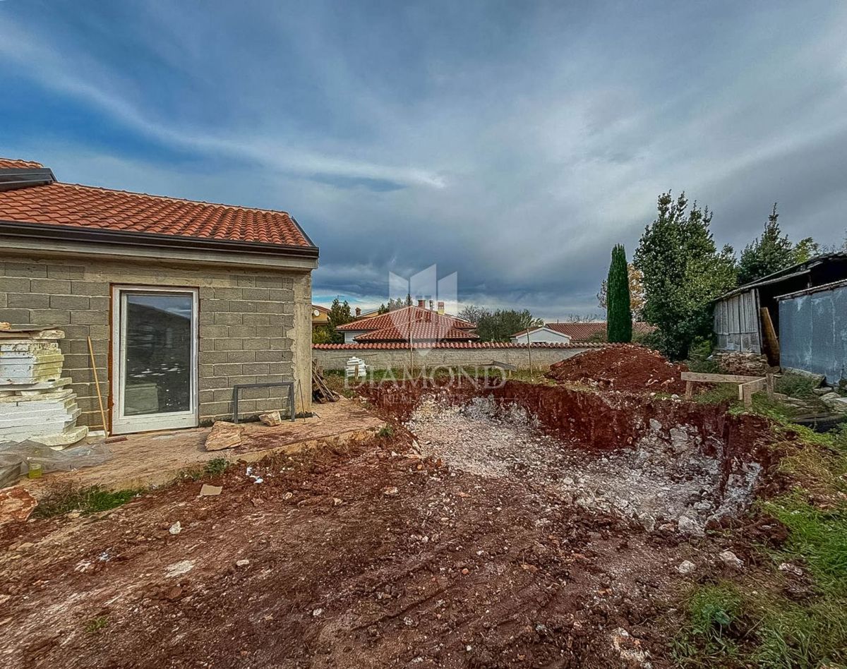 Opportunità! Casa singola con piscina ed ampio giardino!