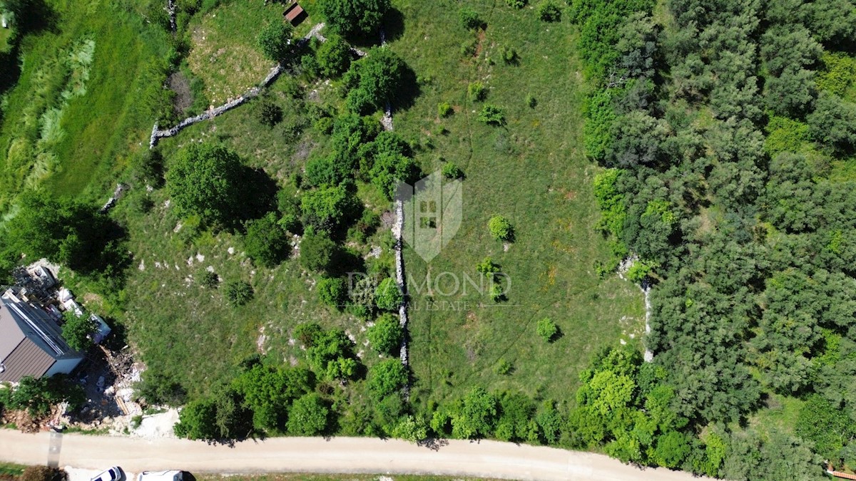 Marčana, ampio terreno edificabile vicino al mare