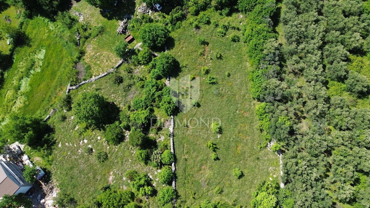 Marčana, ampio terreno edificabile vicino al mare