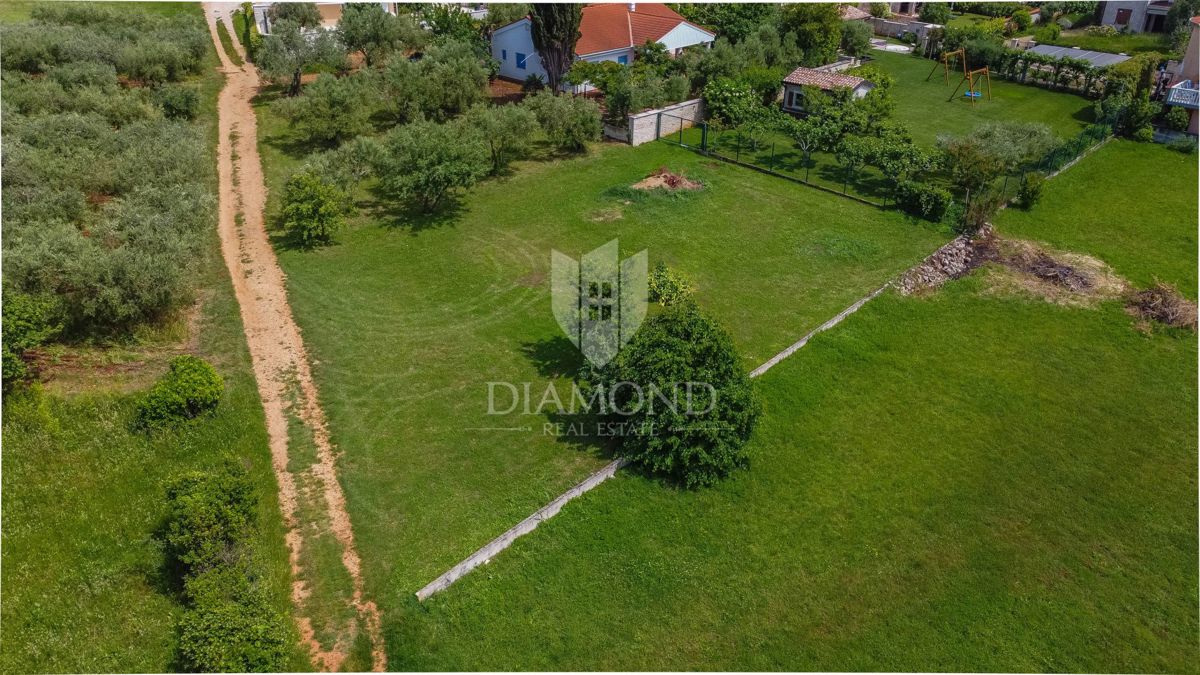 Umago, San Lorenzo, terreno edificabile vicino al mare!