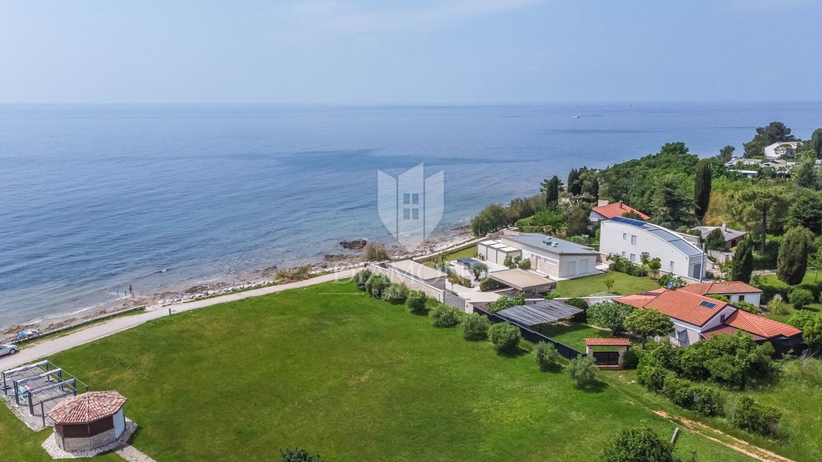 Umago, San Lorenzo, terreno edificabile vicino al mare!