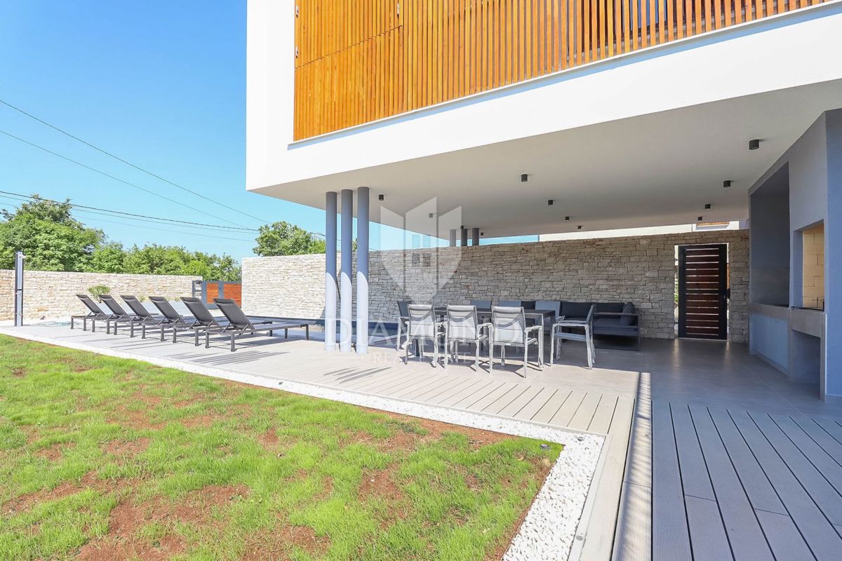 Svetvincenat, grande nuova villa con piscina