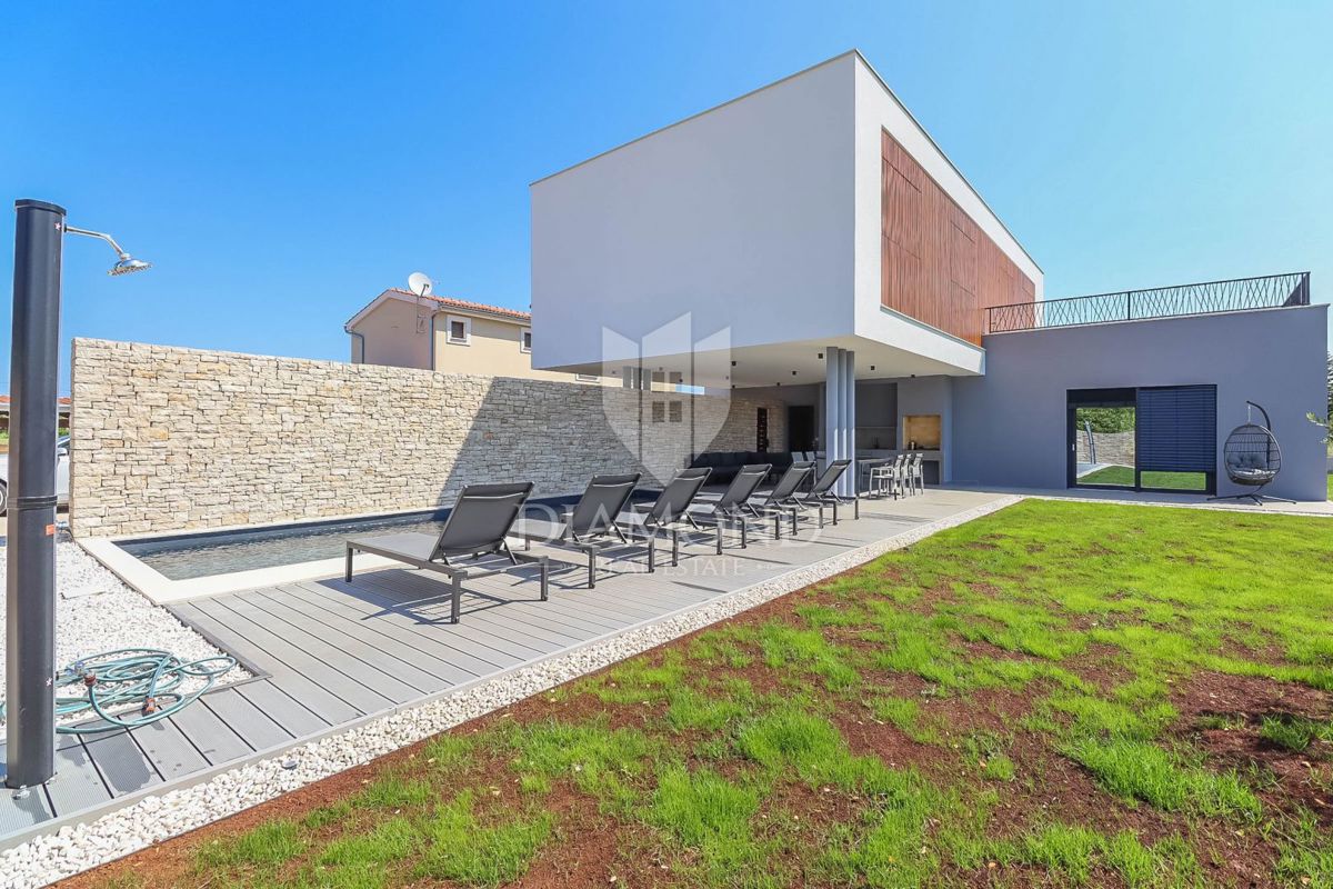 Svetvincenat, grande nuova villa con piscina