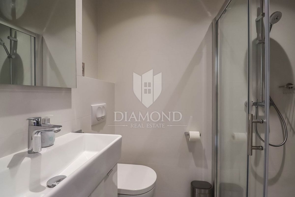 Svetvincenat, grande nuova villa con piscina