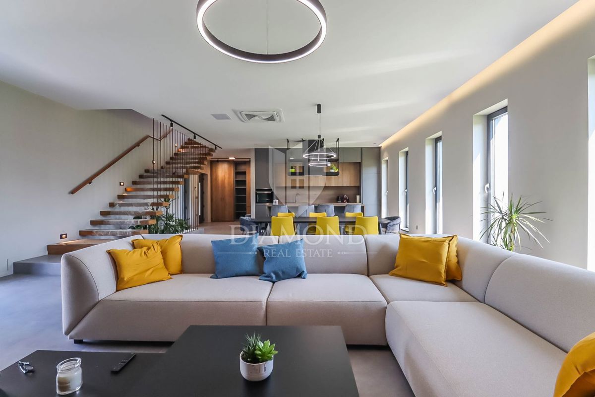 Svetvincenat, grande nuova villa con piscina