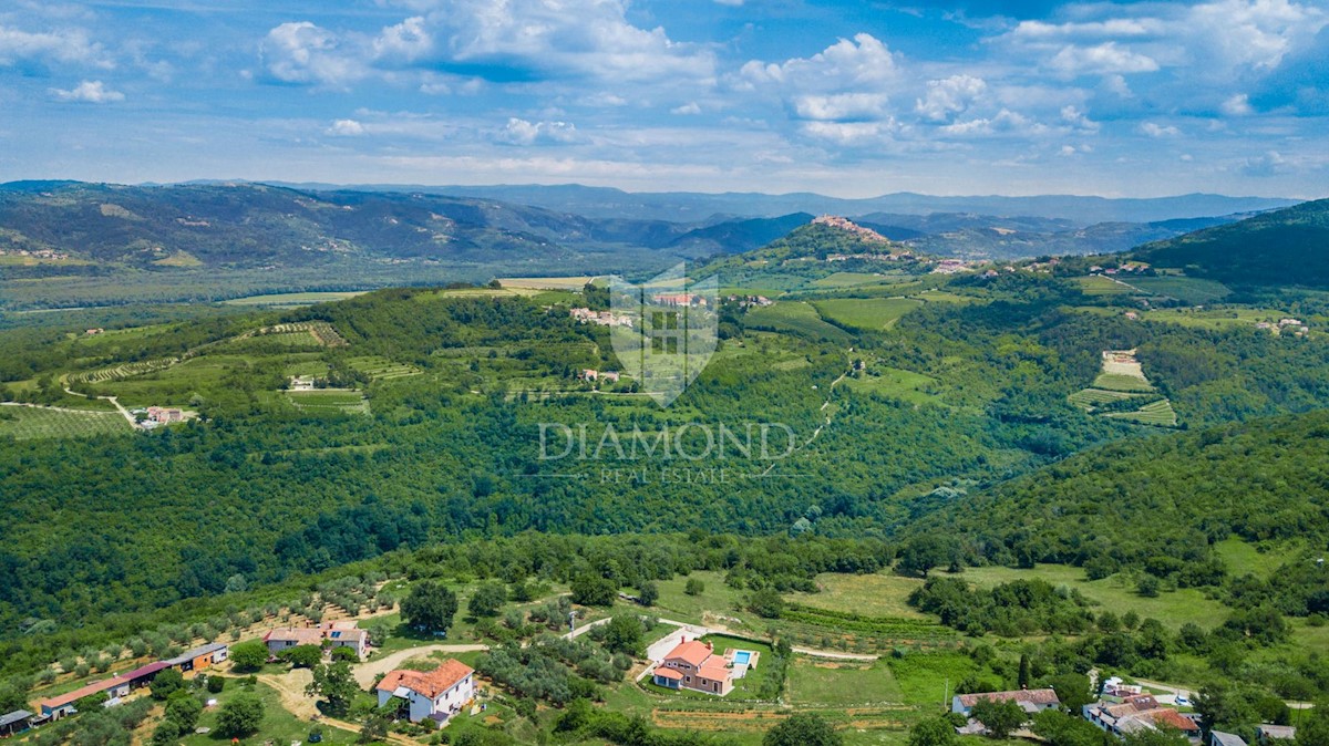 Montona, dintorni! Atterra nella zona T2 con una bellissima vista!