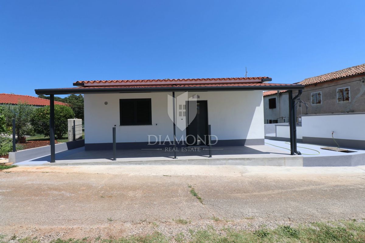 Labin, casa a un piano con ampio giardino