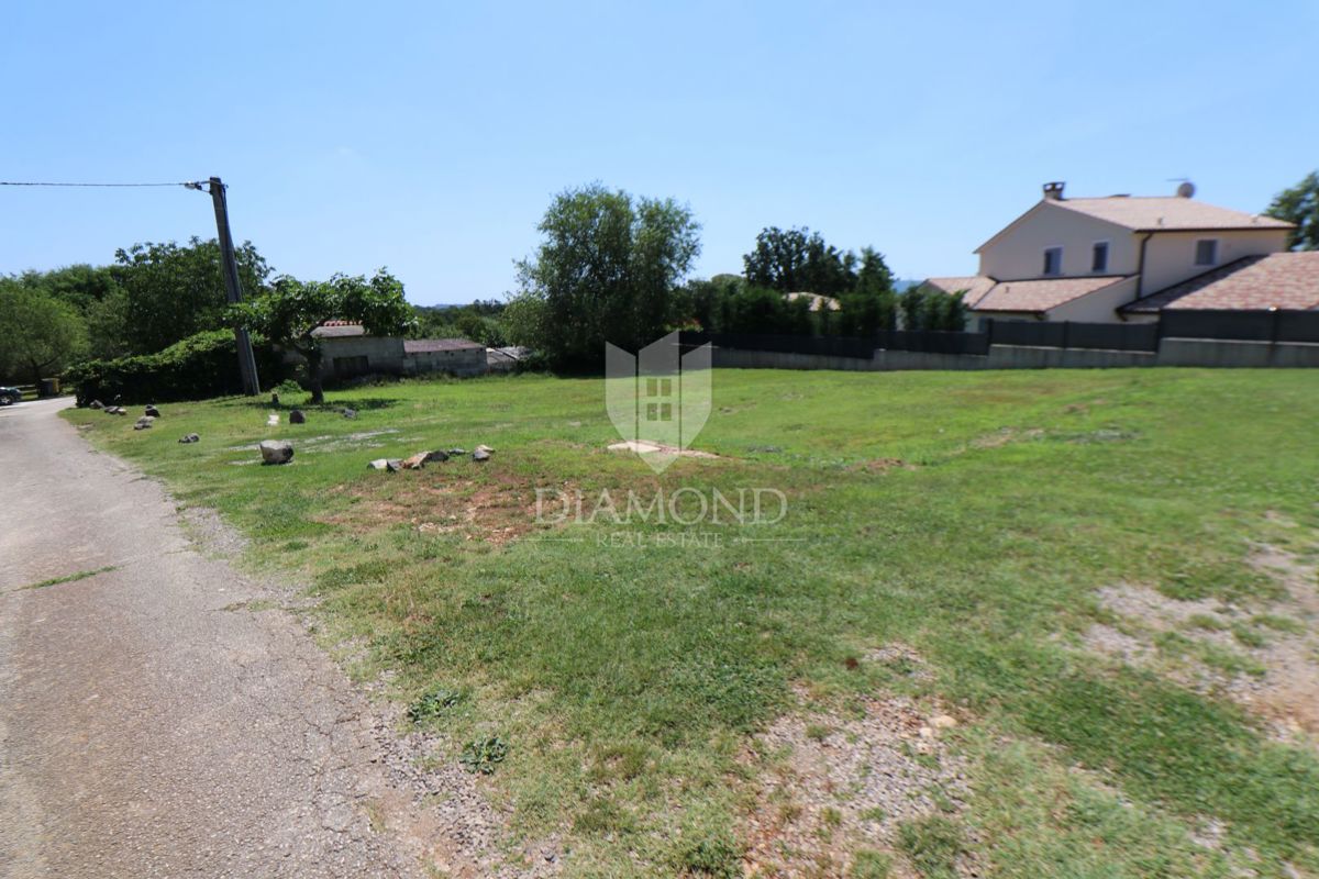Labin, casa a un piano con ampio giardino