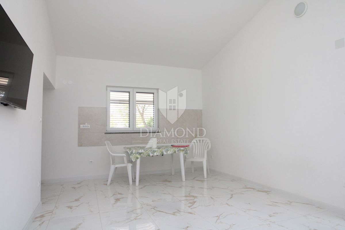 Labin, casa a un piano con ampio giardino