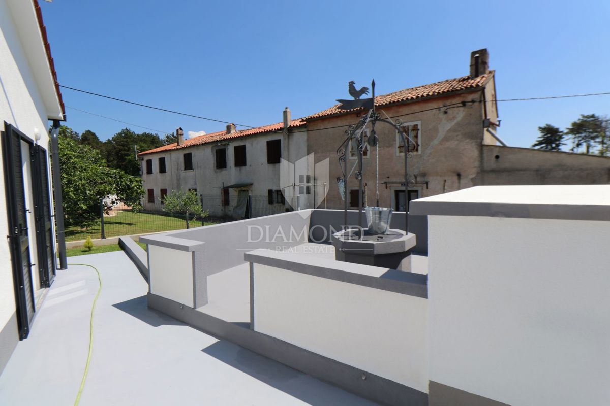 Labin, casa a un piano con ampio giardino