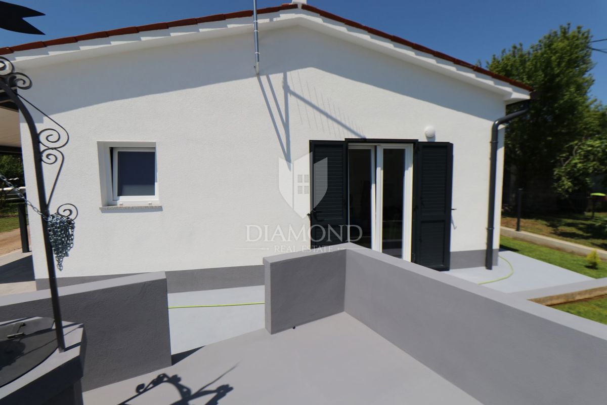 Labin, casa a un piano con ampio giardino