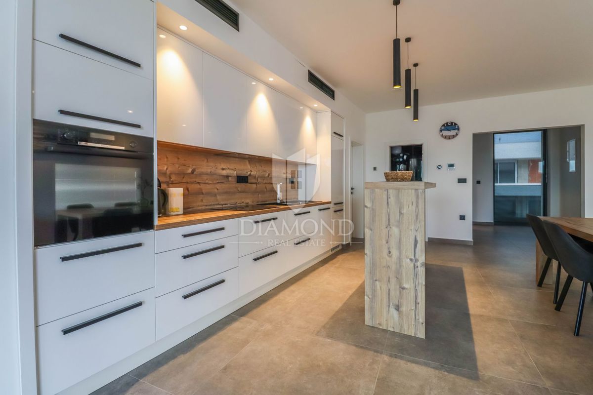 Fasana, Appartamento moderno direttamente sul mare