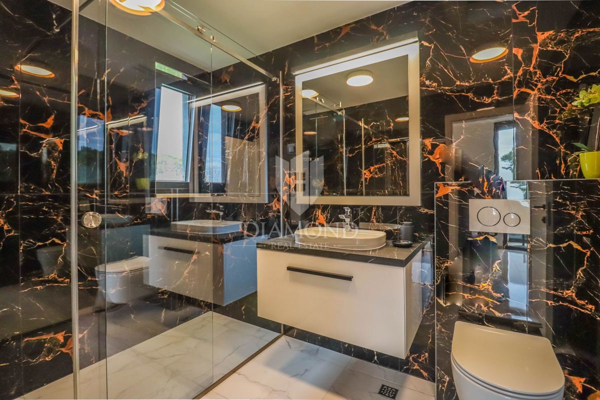 Fasana, Appartamento moderno direttamente sul mare