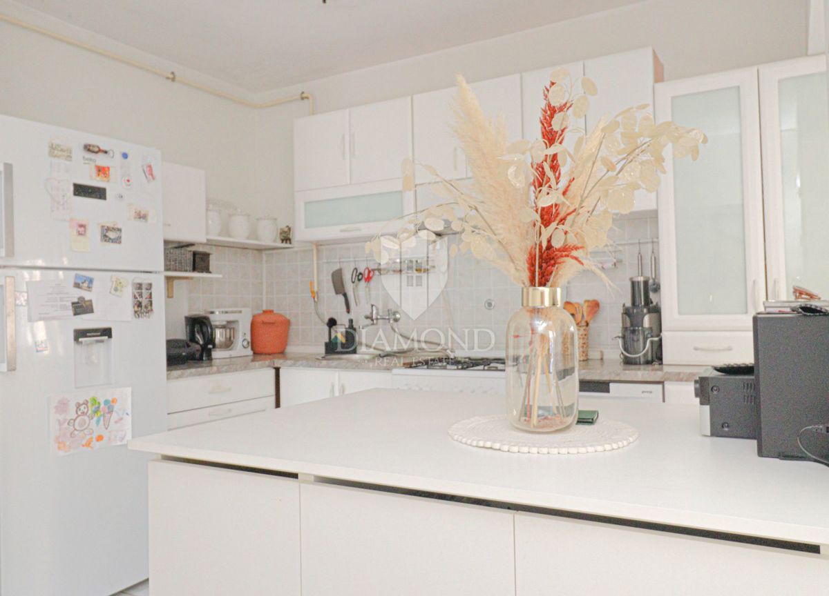 Pula, Bellissimo appartamento vicino all'Anfiteatro con vista sul mare