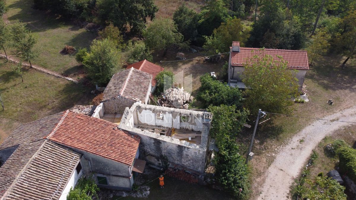 Pinguente, Casa con ristrutturazione iniziata vicino a Rozzo!