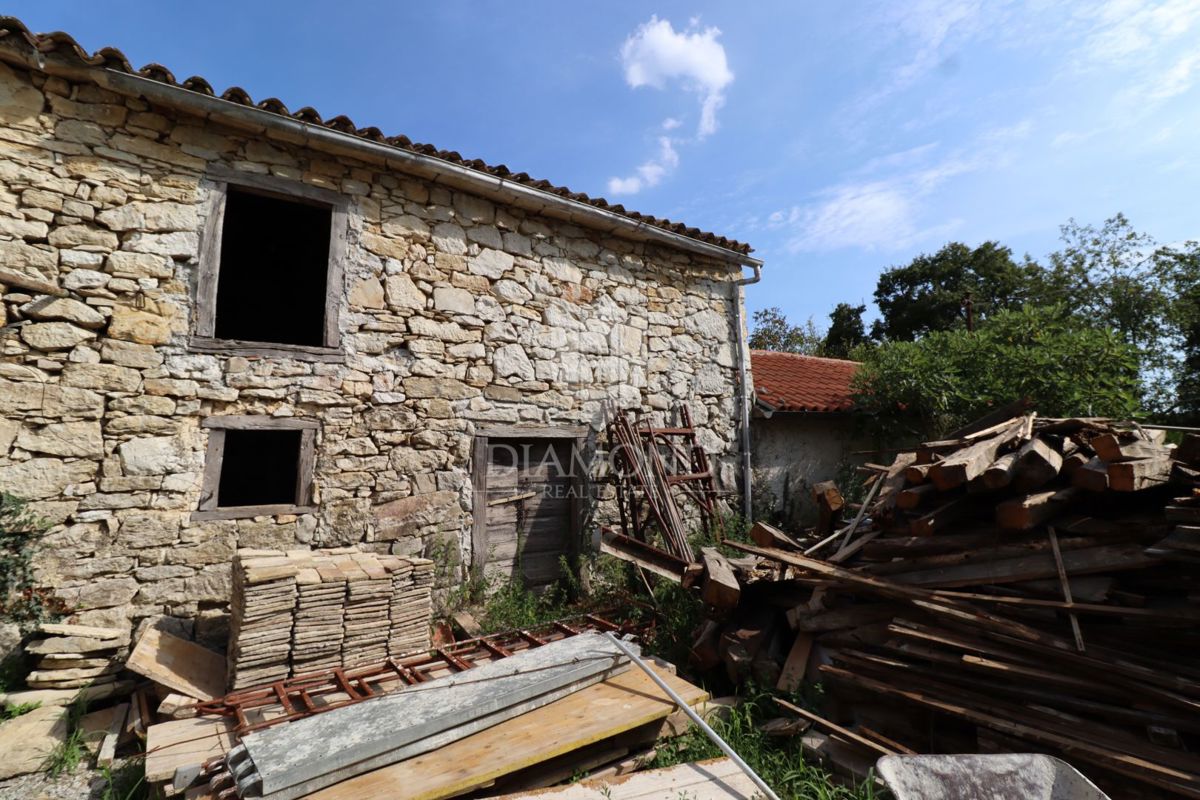 Pinguente, Casa con ristrutturazione iniziata vicino a Rozzo!