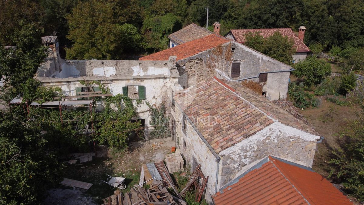 Pinguente, Casa con ristrutturazione iniziata vicino a Rozzo!