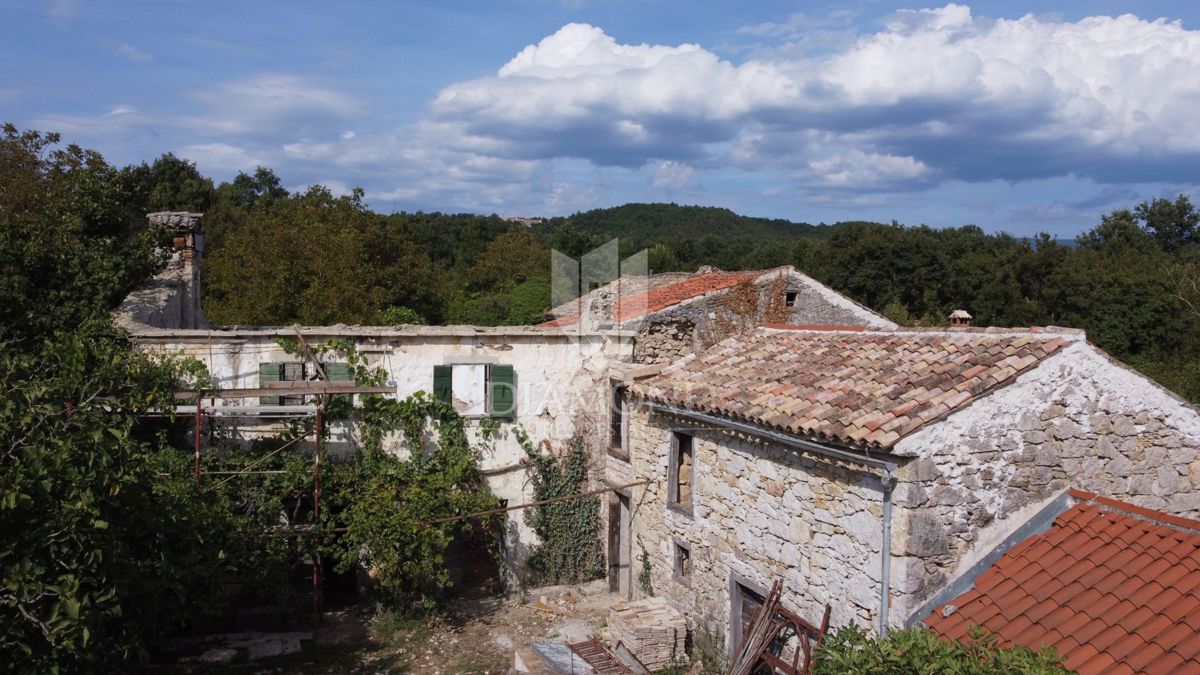 Pinguente, Casa con ristrutturazione iniziata vicino a Rozzo!