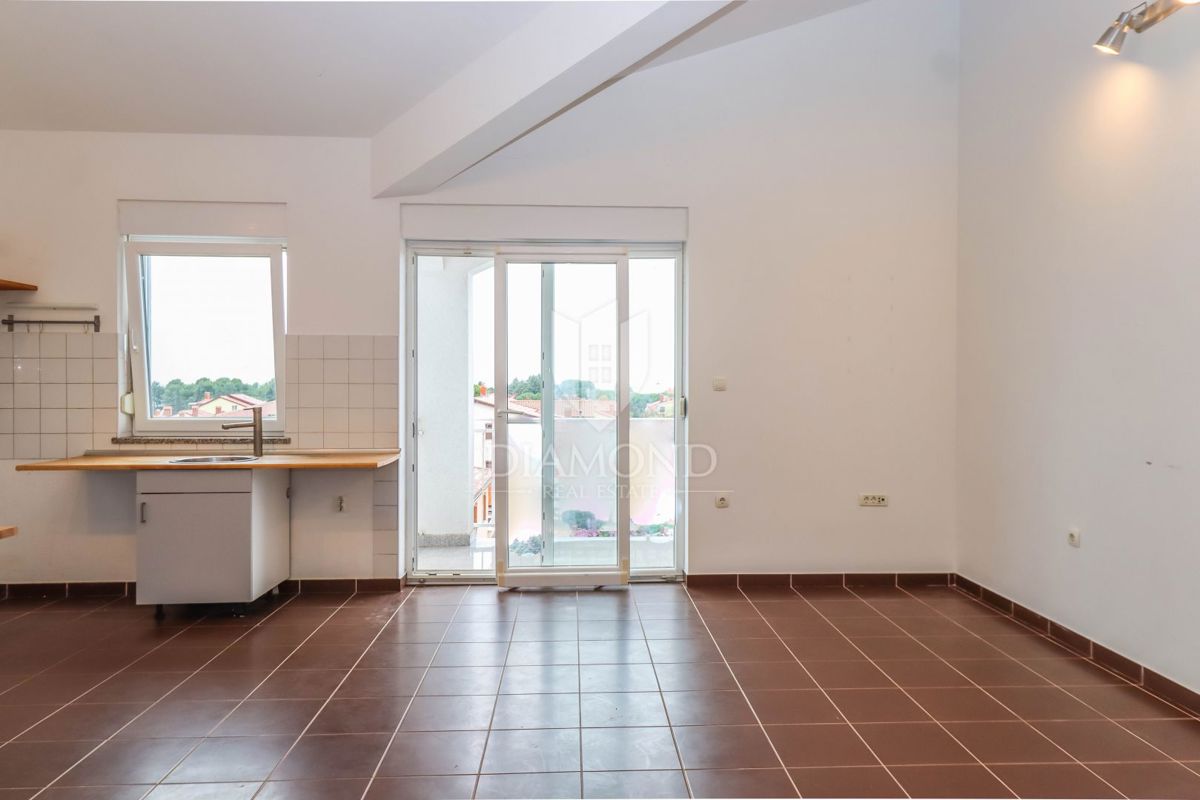 Novigrad, Opportunità! Appartamento con due camere da letto con vista mare!