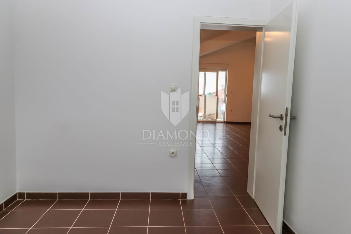 Novigrad, Opportunità! Appartamento con due camere da letto con vista mare!