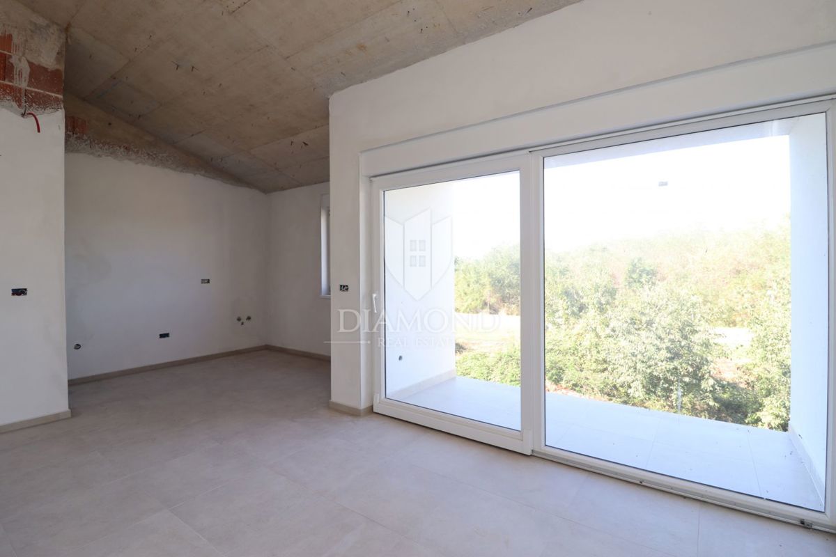 Parenzo, dintorni, appartamento in nuova costruzione con giardino