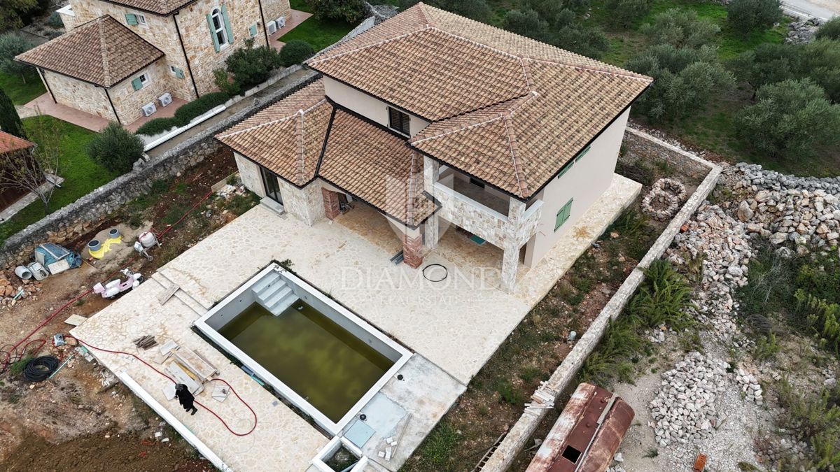 Krk, spaziosa villa di nuova costruzione