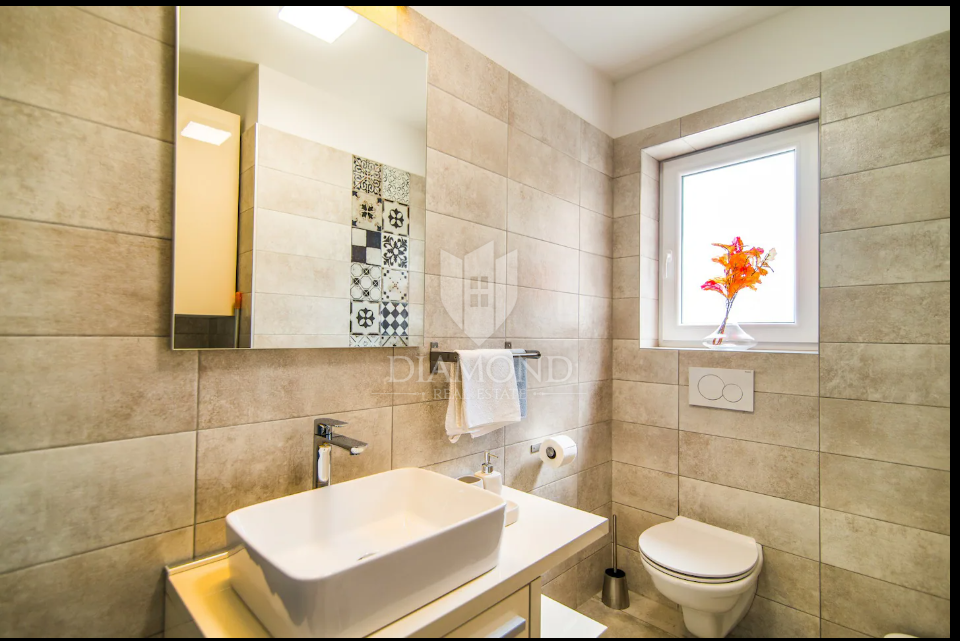 Dintorni di Parenzo, casa indipendente in una spaziosa tenuta