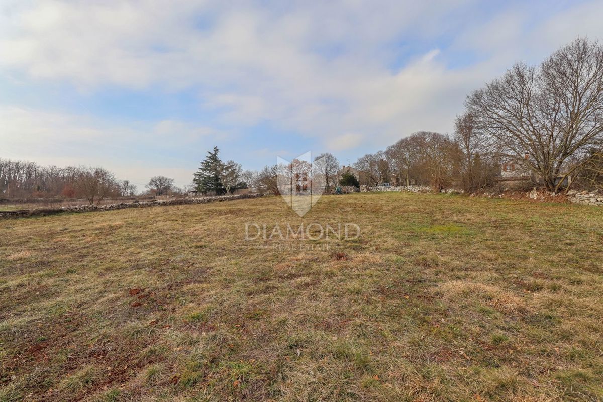  Opportunità! Terreno edificabile vicino a Rovigno