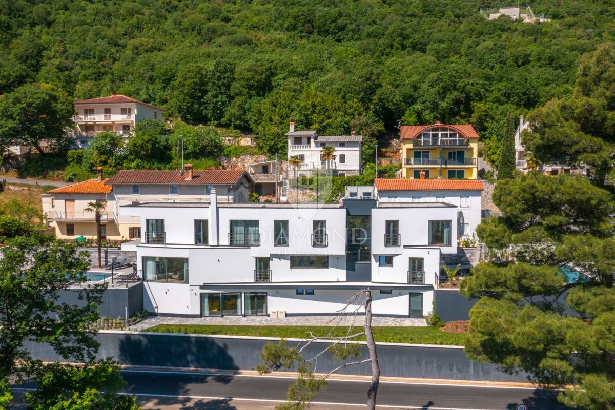 Mošćenička Draga, villa moderna vicino alla spiaggia, vista mare