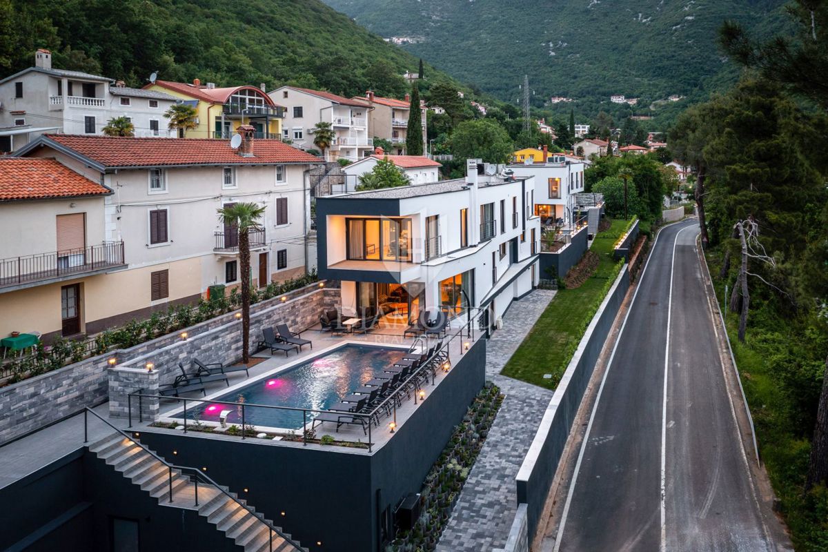 Mošćenička Draga, villa moderna vicino alla spiaggia, vista mare