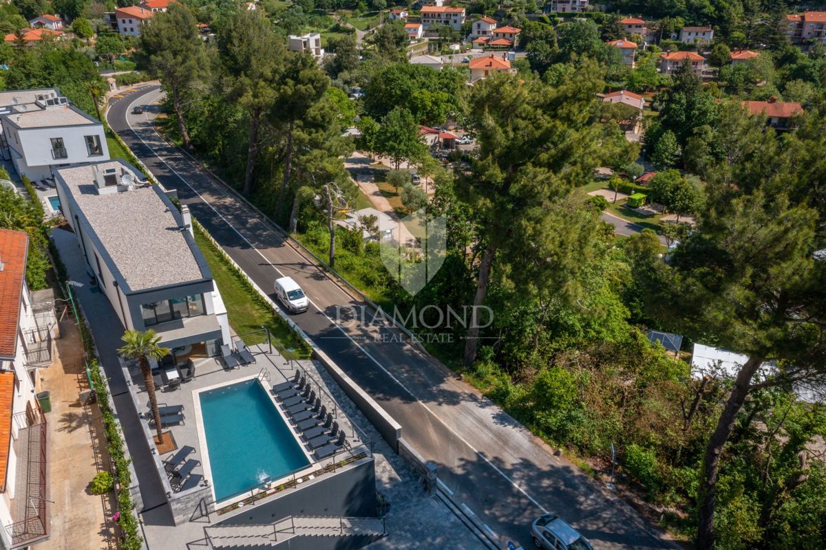 Mošćenička Draga, villa moderna vicino alla spiaggia, vista mare