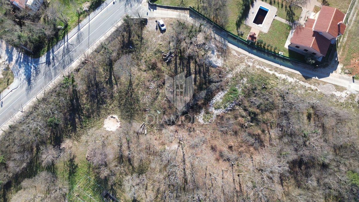 Labin, terreno edificabile vicino al centro