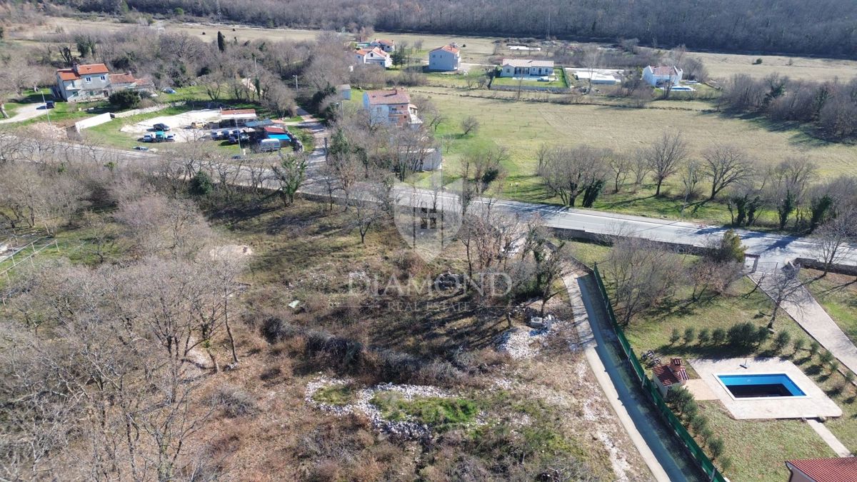 Labin, terreno edificabile vicino al centro