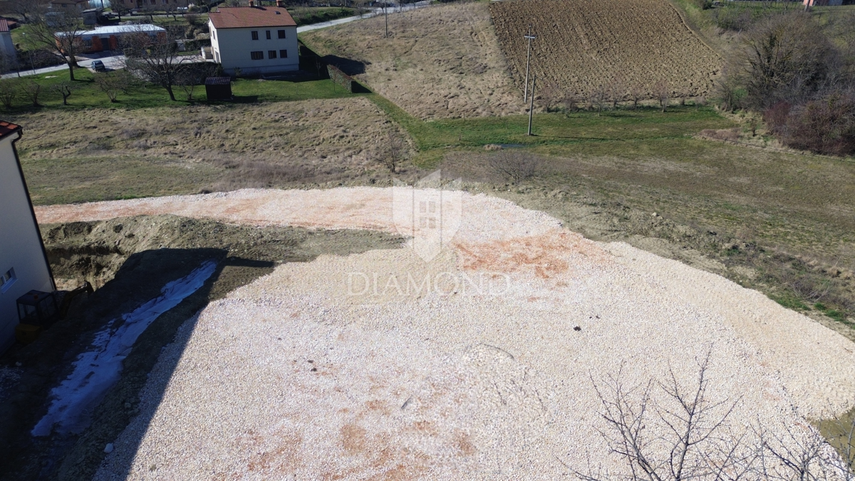 Pisino, bellissimo terreno con licenza edilizia