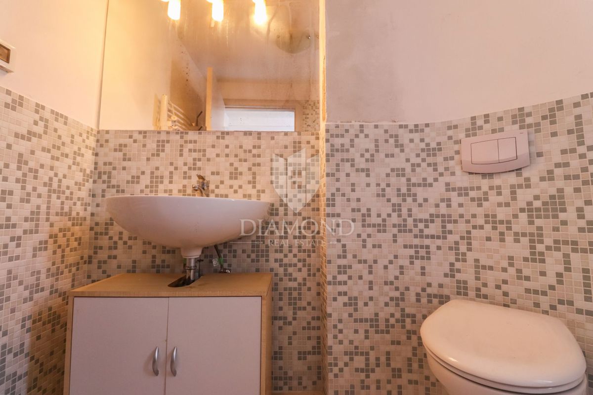 Volme, casa su tre piani con giardino e vista mare