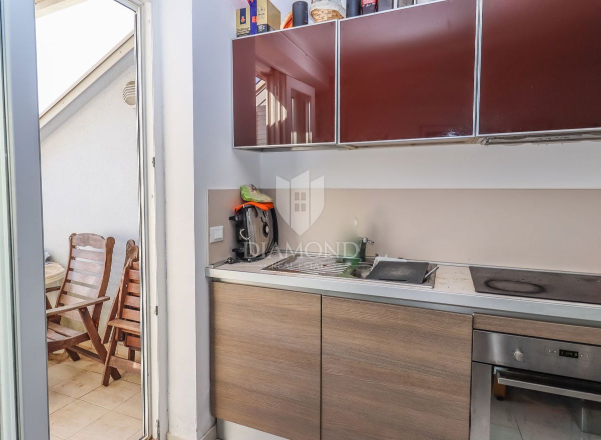 Volme, casa su tre piani con giardino e vista mare