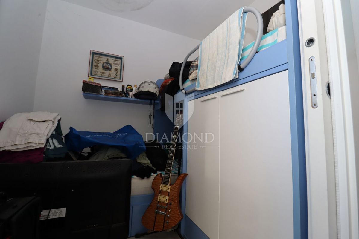 Volme, casa su tre piani con giardino e vista mare