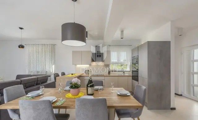 Marčana, Casa vacanze con piscina in posizione tranquilla