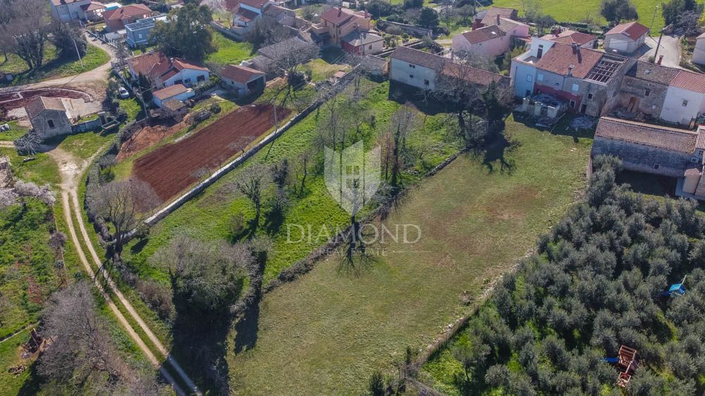 Terreno edificabile con edificabilità registrata a Valtura! 