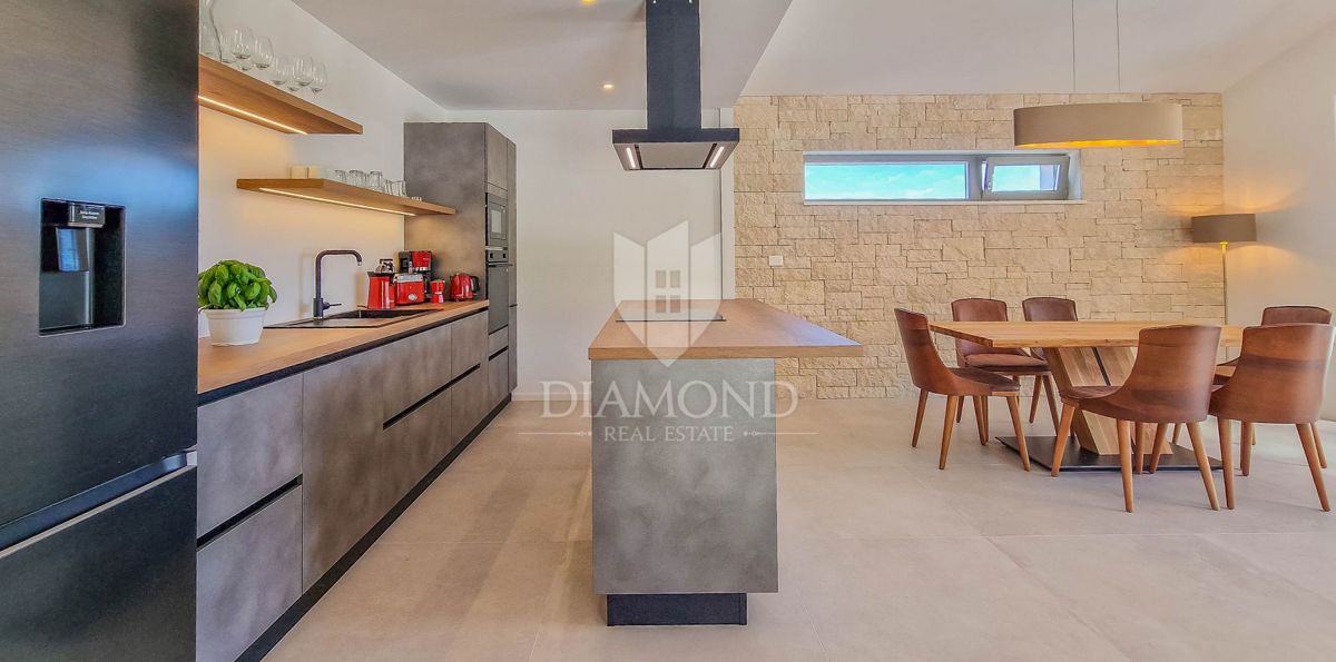 Motovun, magica villa di 158 m2 con vista su Motovun!