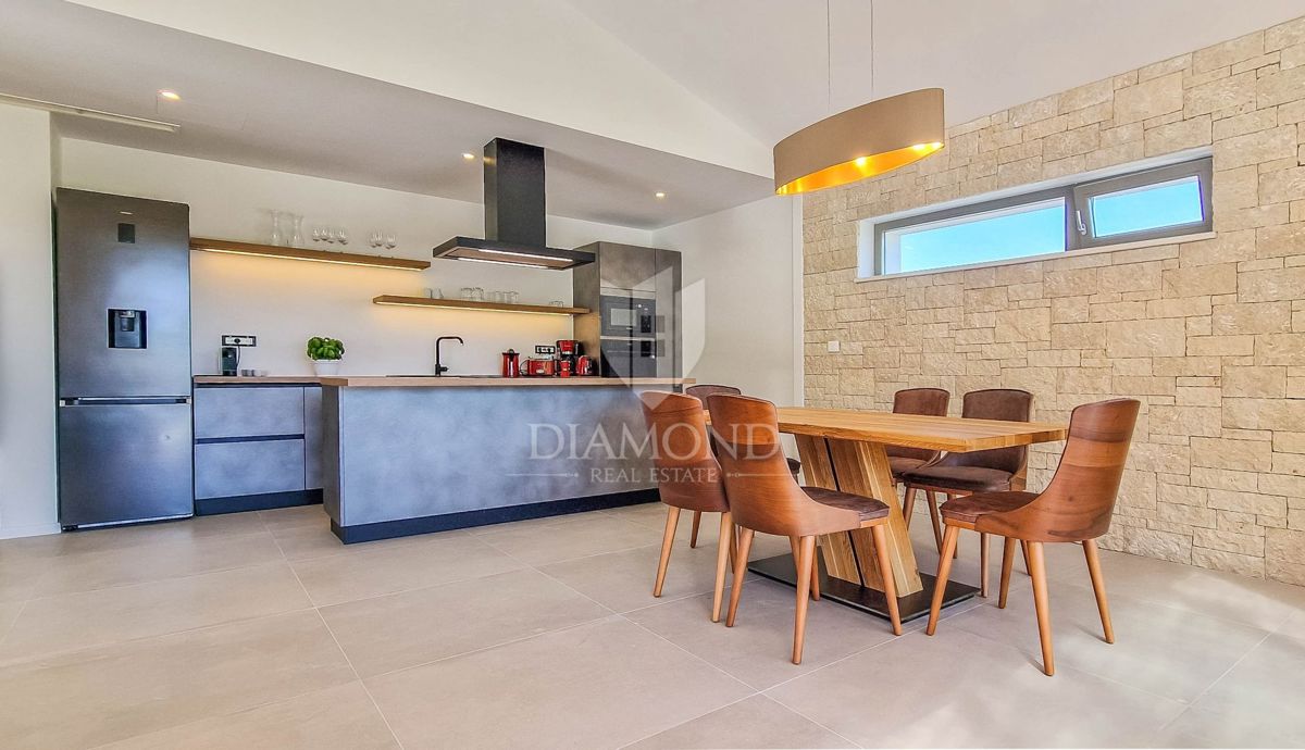 Motovun, magica villa di 158 m2 con vista su Motovun!