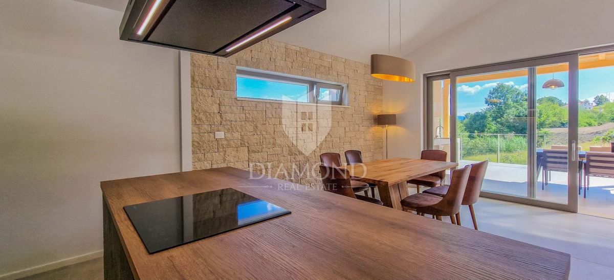 Motovun, magica villa di 158 m2 con vista su Motovun!