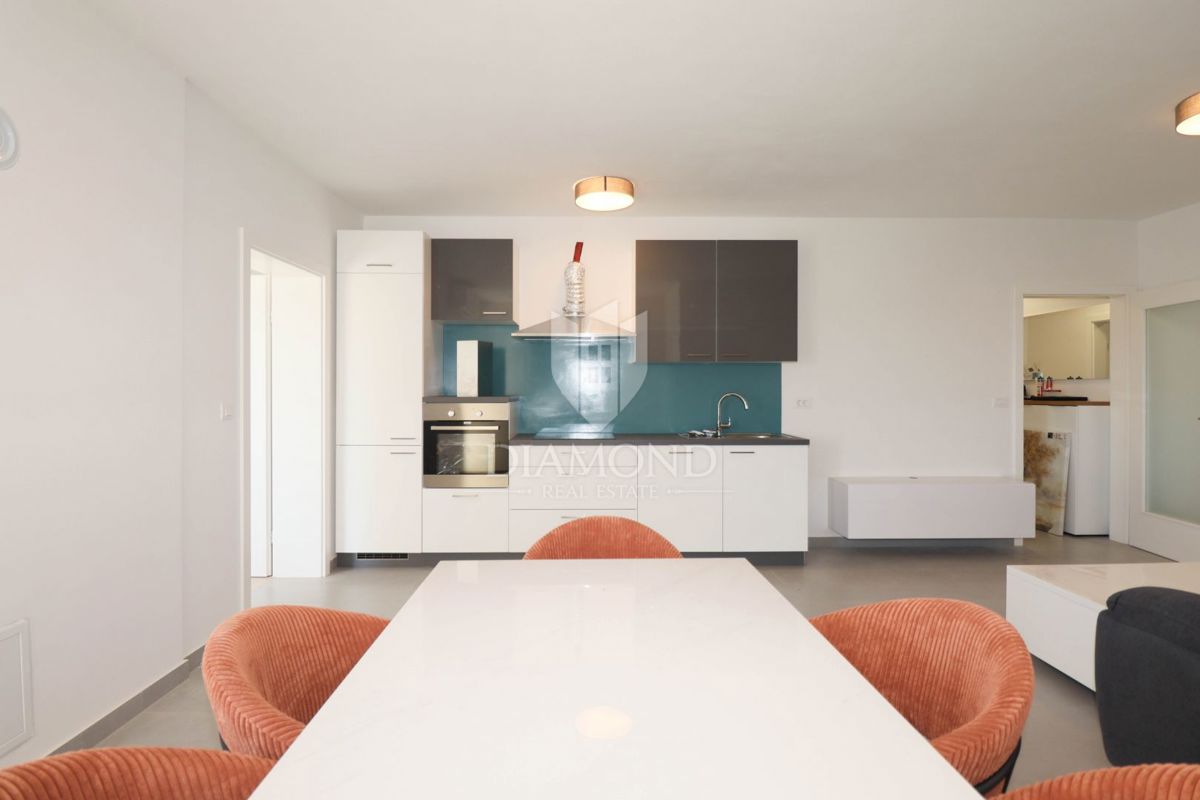 Rovigno, nuovo appartamento con balcone