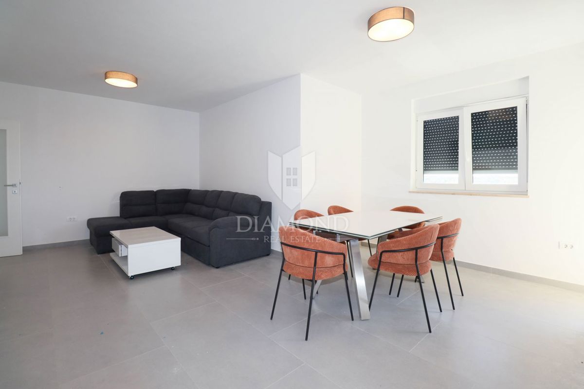 Rovigno, nuovo appartamento con balcone