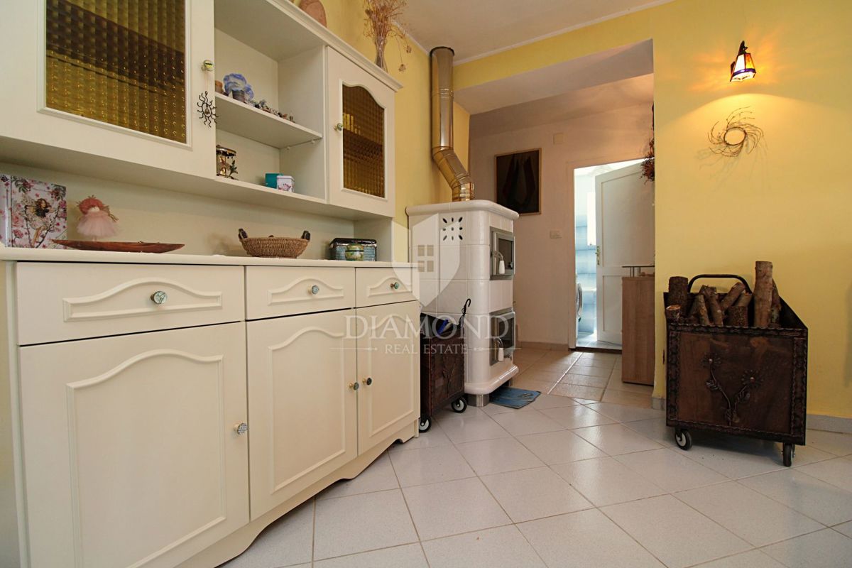 Labin, dintorni, casa molto speciale vicino al mare